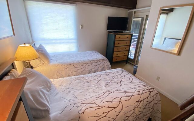 #408 Vail International