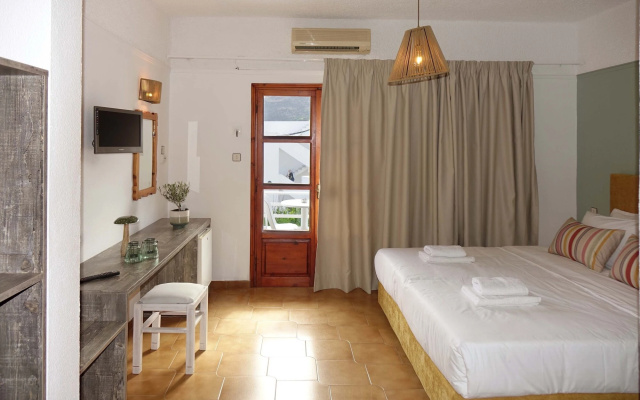 Eleaterra Hotel
