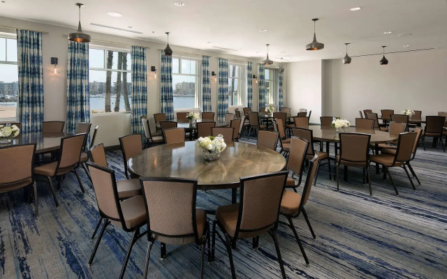 Jamaica Bay Inn Marina Del Rey,Tapestry Collection by Hilton