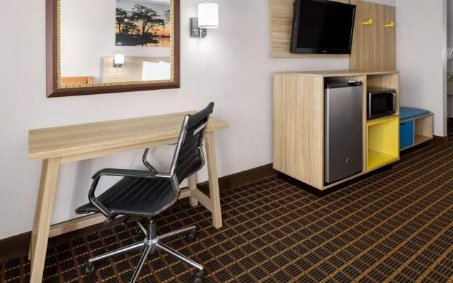 Days Inn by Wyndham Waycross