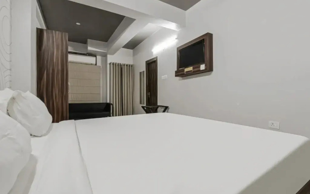 Super OYO Flagship Ag Colony