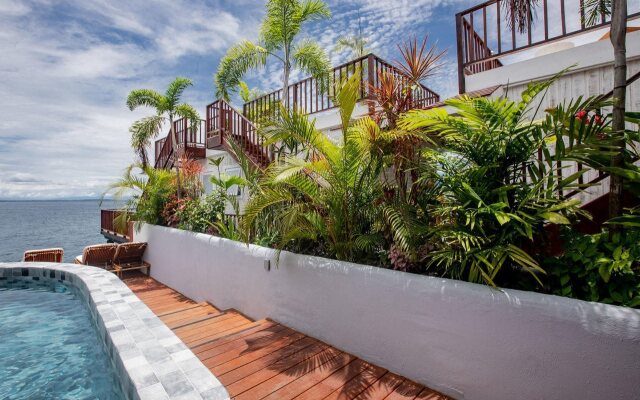 Tropical Suites Hotel