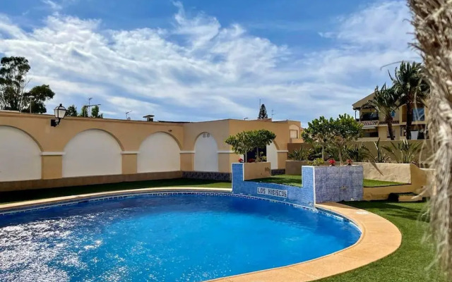 Belvilla by OYO Residencial Hibiscus 405