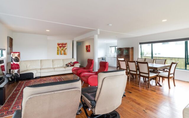 Lakeside City Apartments - Penthouse