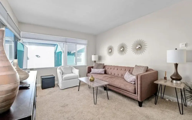 Beachside Apt With Laundry AC Patio