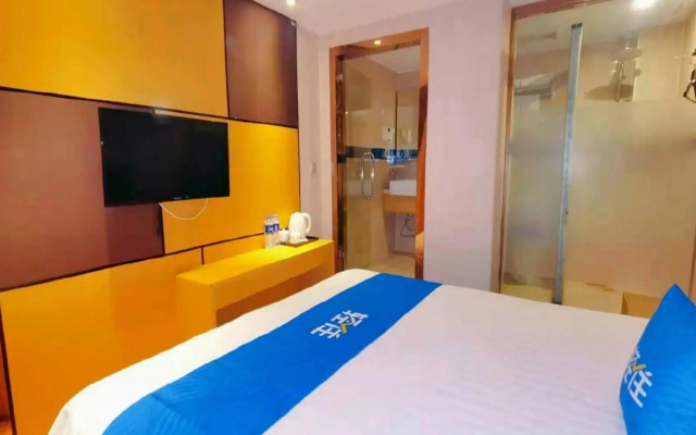 Bear house chain hotel (Shanghai Chuansha subway station store)