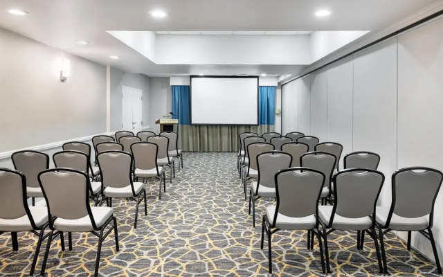 Holiday Inn Fort Lauderdale Airport by IHG