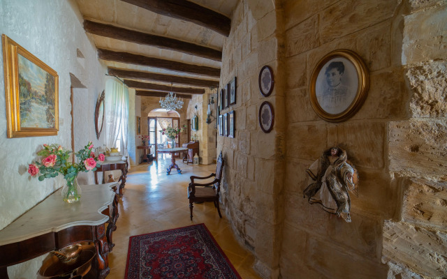 Village Knights Accommodation