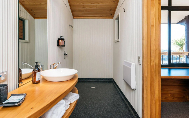 Te Whau Lodge