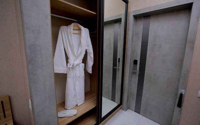 Shah Polan Hotel