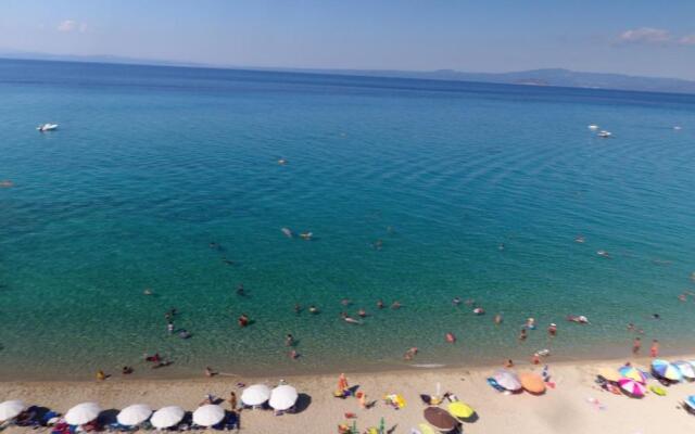 Villa The View - Beachfront, 5 Bedrooms, BBQ, View