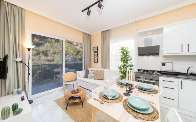 Modern Flat With Shared Pool and Balcony in Alanya