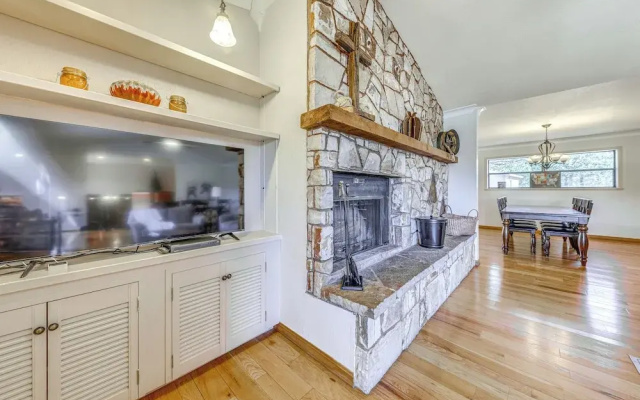 Spacious Ruidoso Home w/ Patio & Mountain Views!