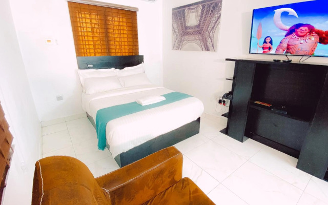 Royal Court Lounge & Boutique Hotel