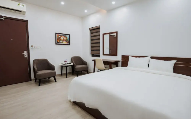 The Eastern Hotel & Apartment