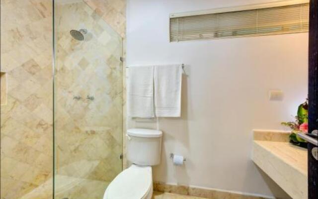 La Vista by Las Flores