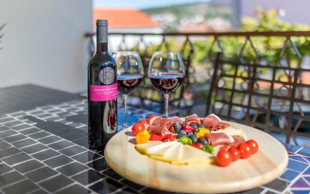 Mirica - Close to the Beach - A1