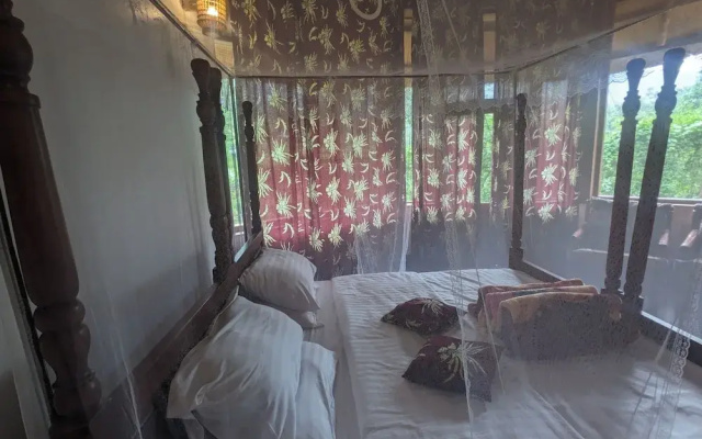 Cwmbale Eco-Tourist Lodge