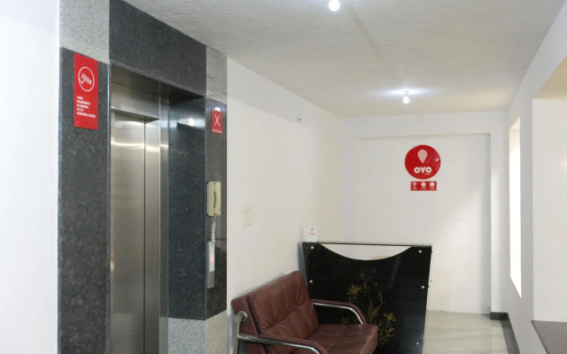 Royce Ebony by OYO Rooms