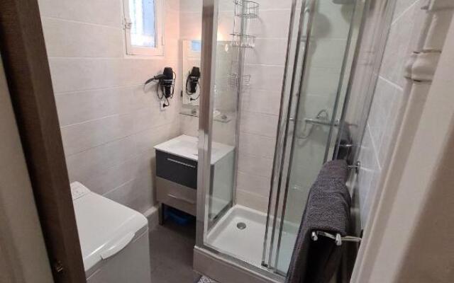 LA SUBERAIE 3 étoiles - HYPER CENTRE - BOUCHON -T2 Confort