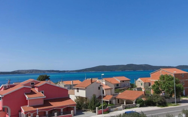 "brodarica Penthouse 4+2, Sea View"