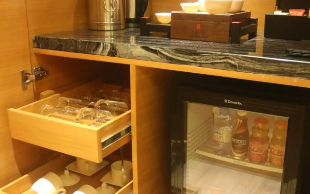 HUALUXE Hotels & Resorts Yangjiang City Center