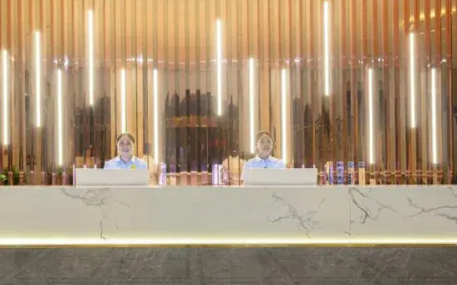 New Beacon International Hotel (Luotian Tashanhu Park)