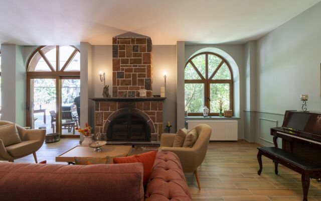 Sunolus Vineyard House