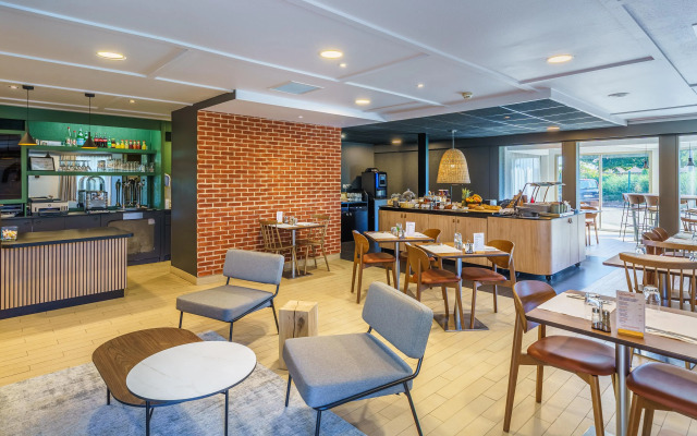 Campanile NATURE - Dijon Est Saint-Apollinaire