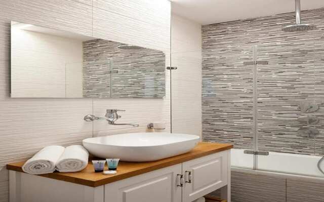 Luxury Penthouse on High Floor with Hot Tub