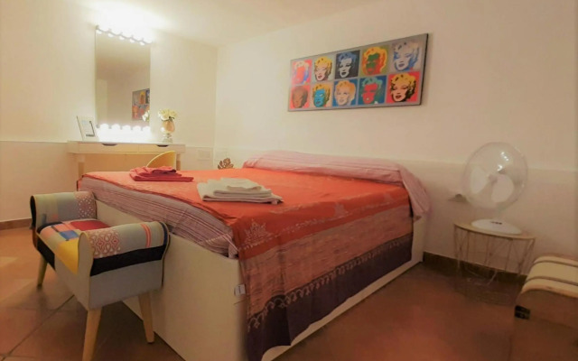 Movie Star Apartment with garden