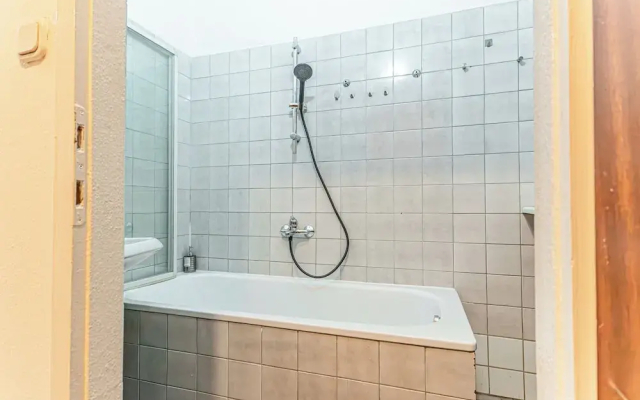 Cozy Longstay Room in a Central Location