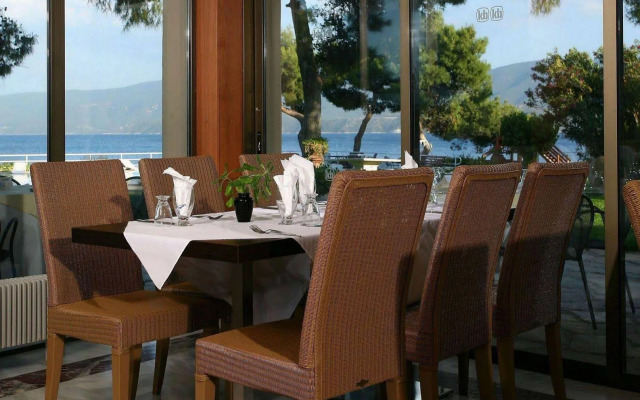 Kalamaki Beach Resort