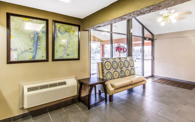 Econo Lodge Inn & Suites Gilbertsville