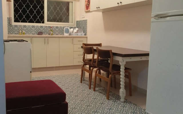 3 Stairs Only to Cozy Flat on Hillel st