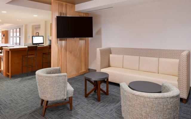 Holiday Inn Express & Suites Parkersburg-Mineral Wells by IHG