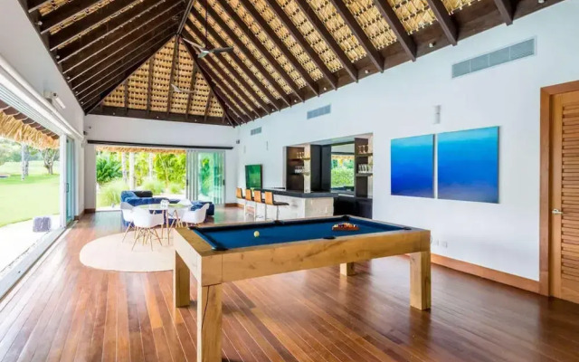 Sunny Vacation Villa 65