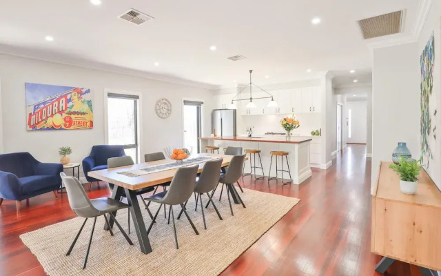 Indulge Luxury Homes - Dockside Marina