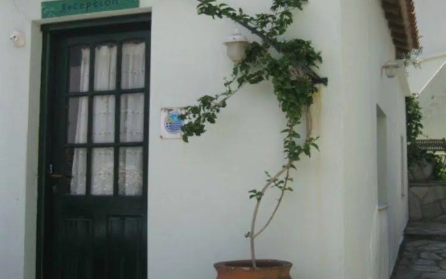 Pefkos Studios and Apartments