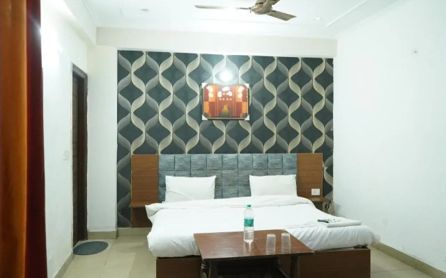 OYO 37169 Hotel Quadis
