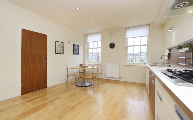 JOIVY Executive 2-Bed Apt With Stunning Roof Terraces