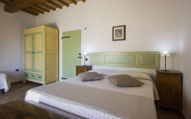 Graceful Holiday Home in Acqualagna With Swimming Pool