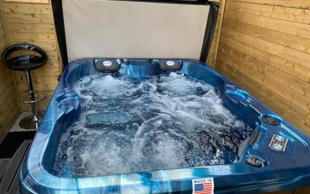 Fantastic home Bournemouth with Jacuzzi Garden parking
