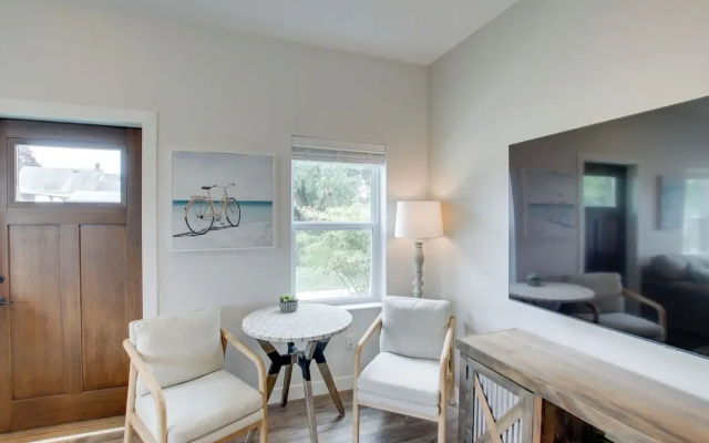 Riverfront Sheboygan Townhome w/ Grill!
