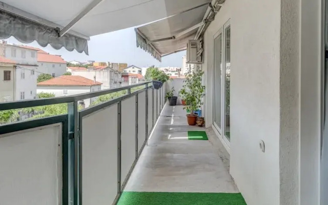 Spacious apartment Zvone with 3 balconies and parking