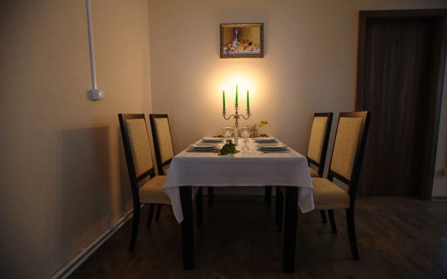 Flora Park Country Club