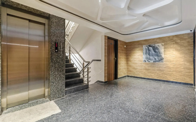 OYO 9605 Hotel Golden Inn