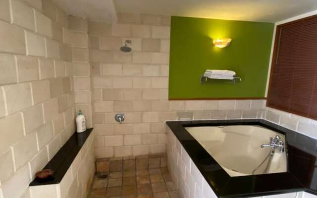 CMK and Private Water Chalet