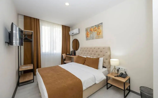 Gloria Airport Hotel