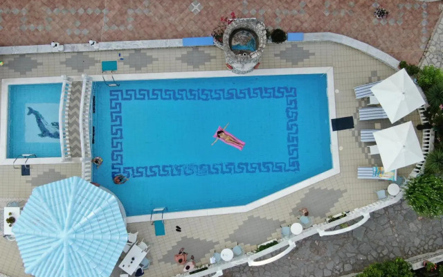 Dolphin Apartments 1